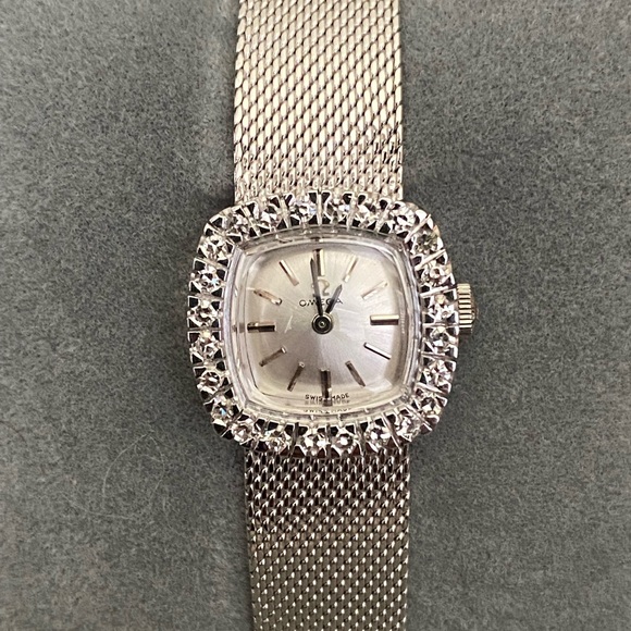 Vintage Omega Ladies Diamond Luxury Watch - Picture 2 of 7